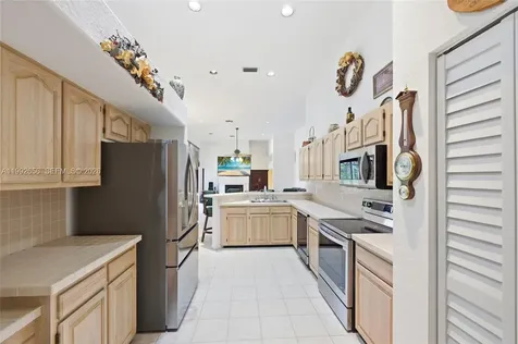 3038 Lakewood Drive Weston FL 33332