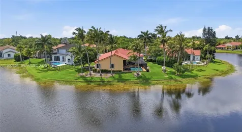 3038 Lakewood Drive Weston FL 33332