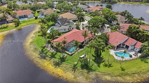 3038 Lakewood Drive Weston FL 33332