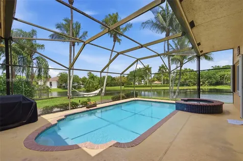 3038 Lakewood Drive Weston FL 33332
