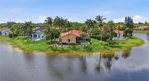 3038 Lakewood Drive Weston FL 33332