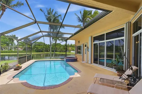 3038 Lakewood Drive Weston FL 33332