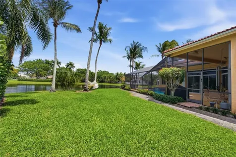 3038 Lakewood Drive Weston FL 33332