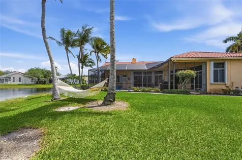 3038 Lakewood Drive Weston FL 33332