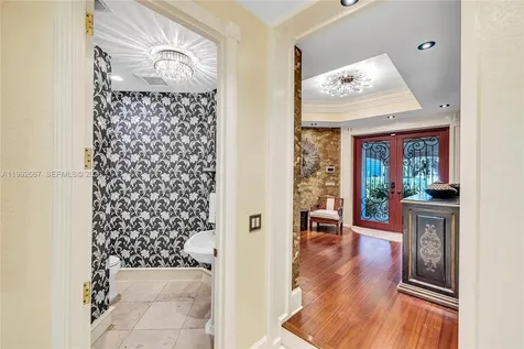 625 Poinciana Fort Lauderdale FL 33301