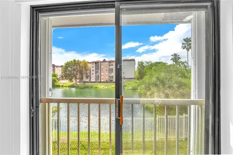 7668 SW 152nd Avenue Miami FL 33193