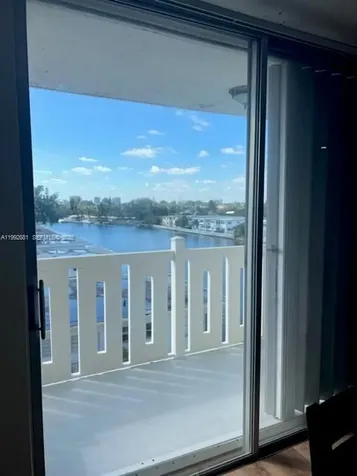 7900 Tatum Waterway Drive Miami Beach FL 33141