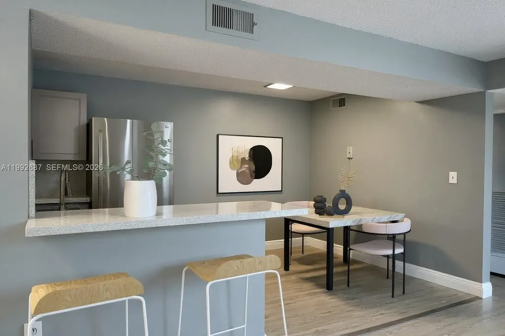 350 W Palm Circle W Pembroke Pines FL 33025
