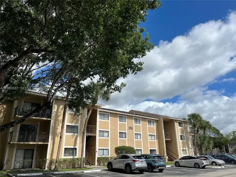 350 W Palm Circle W Pembroke Pines FL 33025