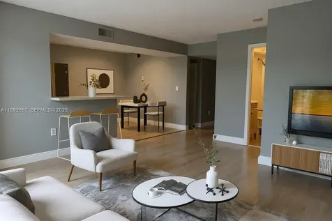 350 W Palm Circle W Pembroke Pines FL 33025