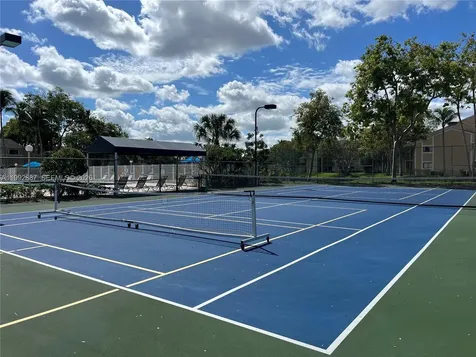 350 W Palm Circle W Pembroke Pines FL 33025