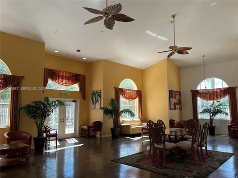 350 W Palm Circle W Pembroke Pines FL 33025