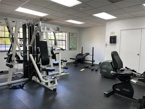 350 W Palm Circle W Pembroke Pines FL 33025