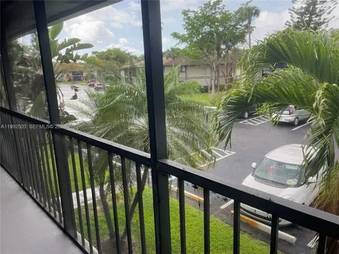 819 NE 199th Street Miami FL 33179