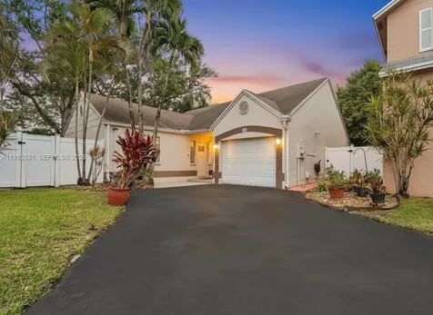 371 NW 101st Terrace Pembroke Pines FL 33026