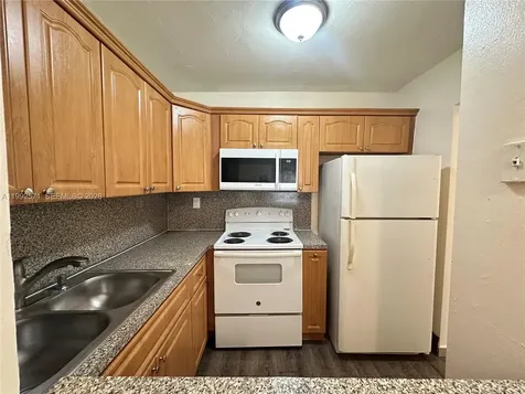 1008 NW 45th Avenue Miami FL 33126