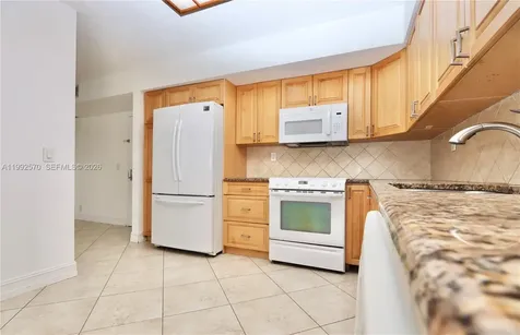 3500 Mystic Pointe Drive Aventura FL 33180