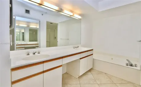 3500 Mystic Pointe Drive Aventura FL 33180