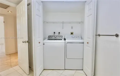 3500 Mystic Pointe Drive Aventura FL 33180