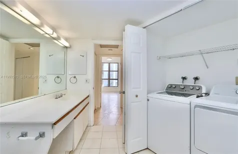 3500 Mystic Pointe Drive Aventura FL 33180