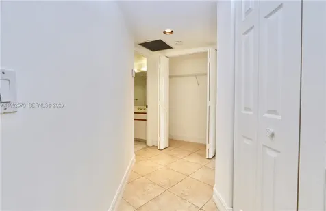 3500 Mystic Pointe Drive Aventura FL 33180