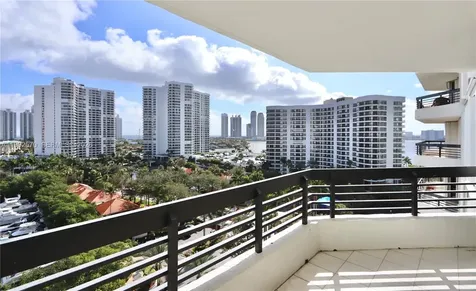 3500 Mystic Pointe Drive Aventura FL 33180