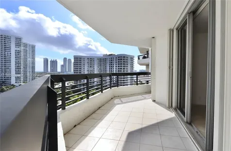 3500 Mystic Pointe Drive Aventura FL 33180