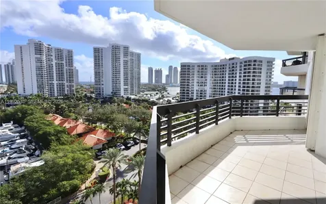 3500 Mystic Pointe Drive Aventura FL 33180
