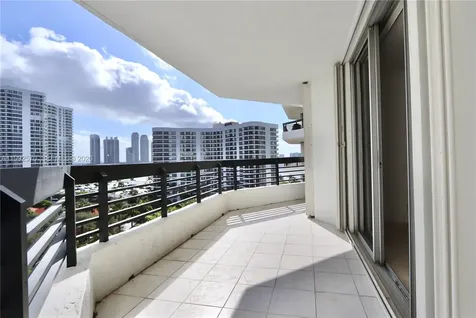 3500 Mystic Pointe Drive Aventura FL 33180