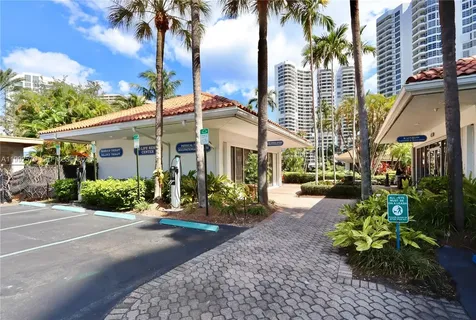 3500 Mystic Pointe Drive Aventura FL 33180