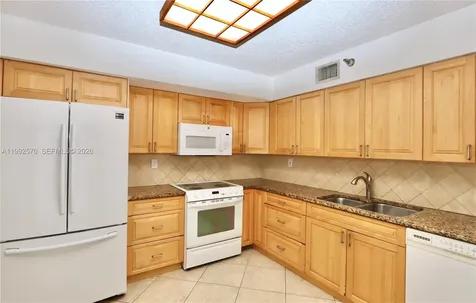 3500 Mystic Pointe Drive Aventura FL 33180