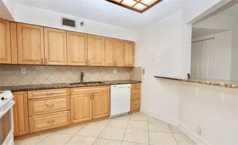 3500 Mystic Pointe Drive Aventura FL 33180
