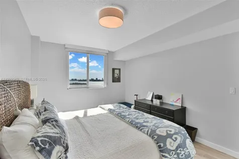 601 NE 23rd Street Miami FL 33137
