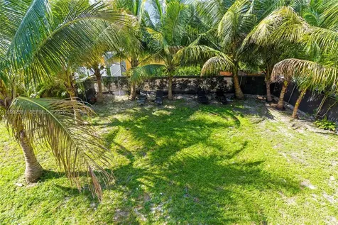 212 NW 11th Street Miami FL 33136