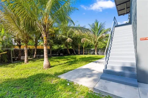 212 NW 11th Street Miami FL 33136