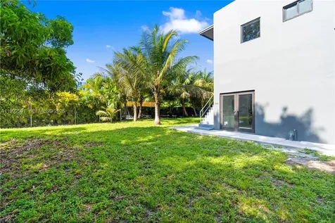 212 NW 11th Street Miami FL 33136