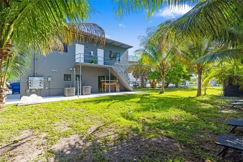 212 NW 11th Street Miami FL 33136