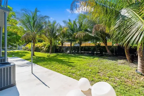 212 NW 11th Street Miami FL 33136