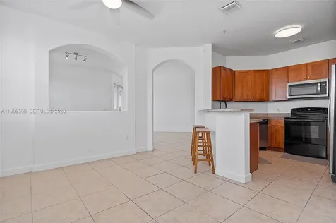 10012 NW 7th Street Miami FL 33172