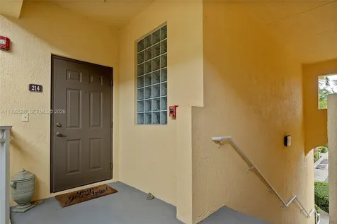 10012 NW 7th Street Miami FL 33172