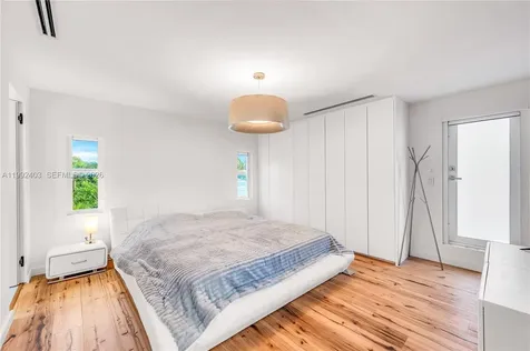 4321 Nautilus Drive Miami Beach FL 33140