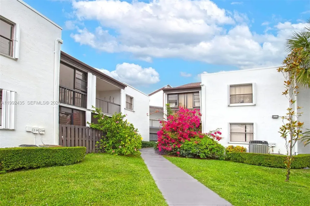 9441 Fontainebleau Boulevard Miami FL 33172