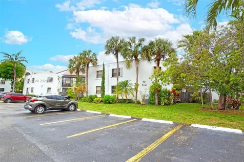 9441 Fontainebleau Boulevard Miami FL 33172