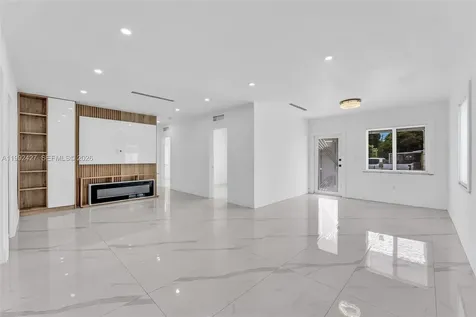 875 E 8th Street Hialeah FL 33010