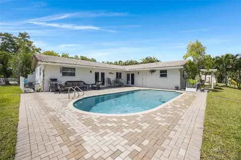 6121 SW 16th Street Plantation FL 33317