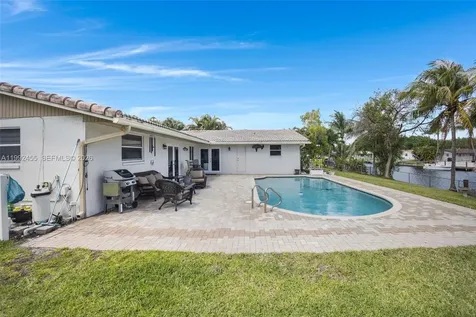 6121 SW 16th Street Plantation FL 33317