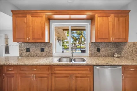 6121 SW 16th Street Plantation FL 33317