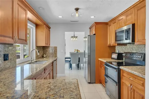 6121 SW 16th Street Plantation FL 33317