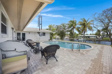 6121 SW 16th Street Plantation FL 33317