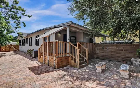 2135 SW 4th Street Miami FL 33135